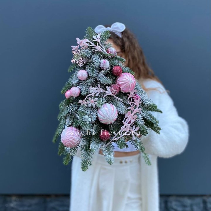 Новогодняя елочка "Розе" в Нижнем Новгороде