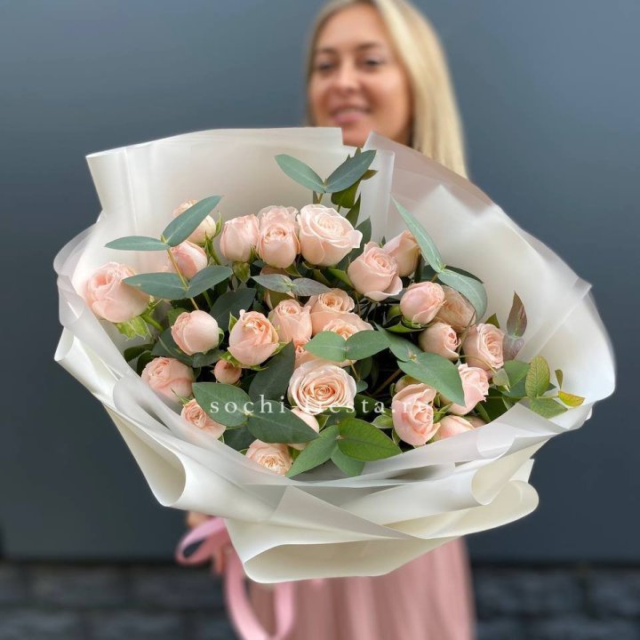 Букет кустовых роз "Фреш" с доставкой в Нижнем Новгороде