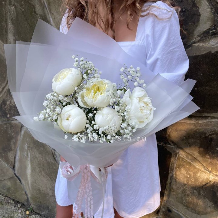Букет белых пионов "Файв" в Нижнем Новгороде
