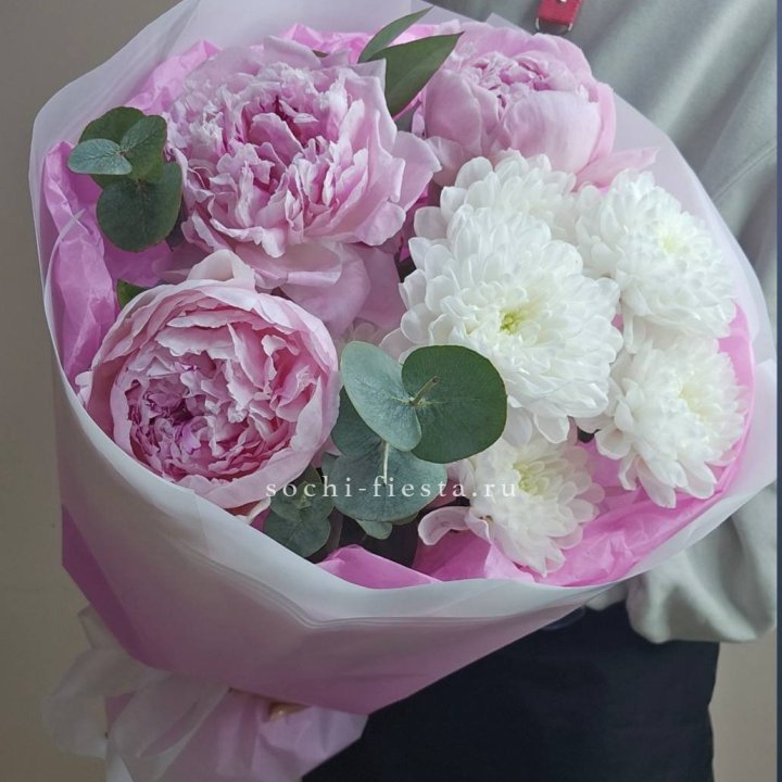  Букет комплимент с пионами в Нижнем Новгороде