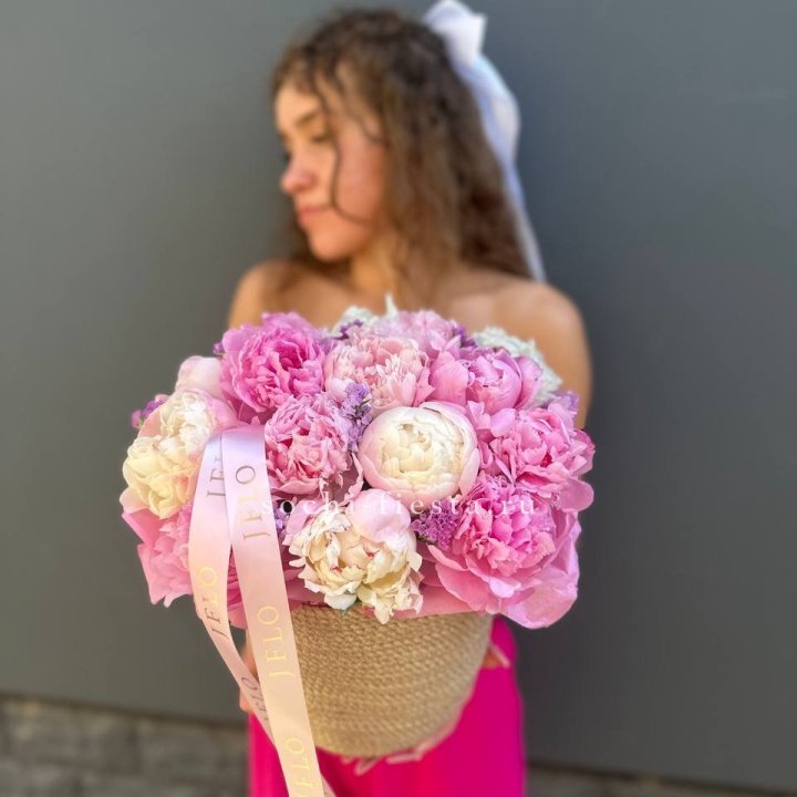 15 пионов в джутовом кашпо в Нижнем Новгороде