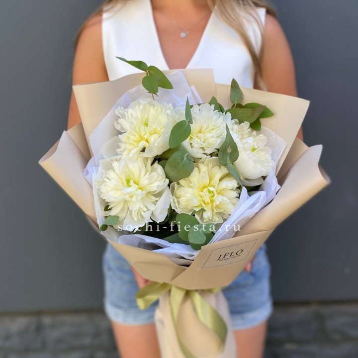  Букет белых пионов в Нижнем Новгороде