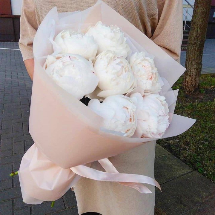 Букет белых пионов в Нижнем Новгороде