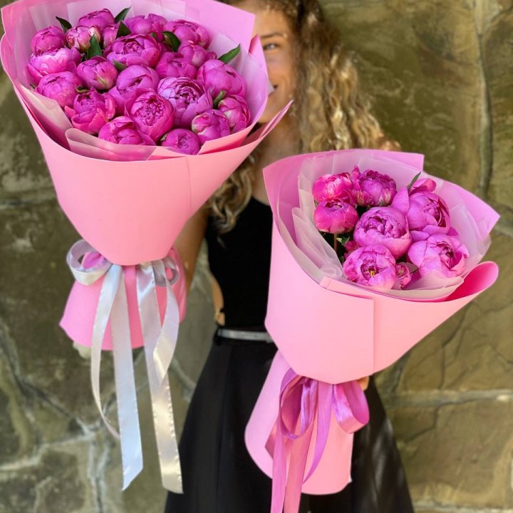 Букет ярких пионов  в Нижнем Новгороде