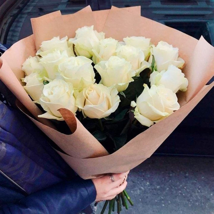 15 белых роз "Крафт" в Нижнем Новгороде