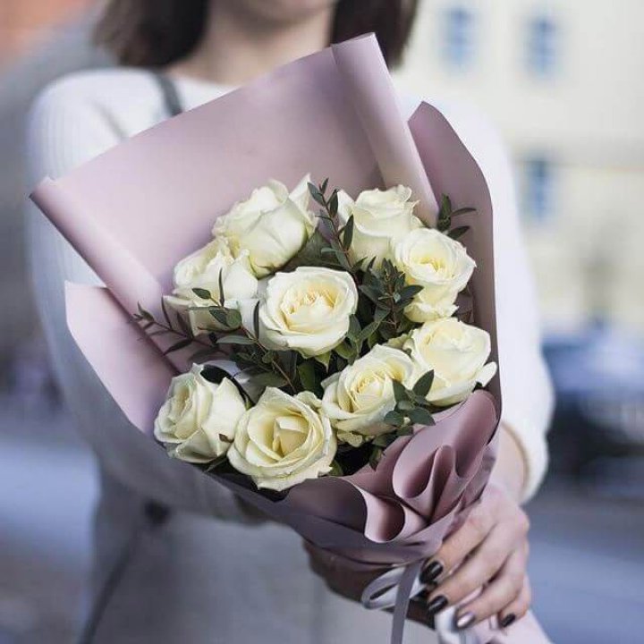 9 белых  роз "Минт" в Нижнем Новгороде