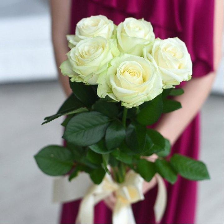 5 белых роз в Нижнем Новгороде