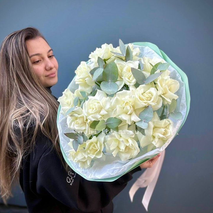 15 Белых французских роз "Ноте бьянка" в Нижнем Новгороде