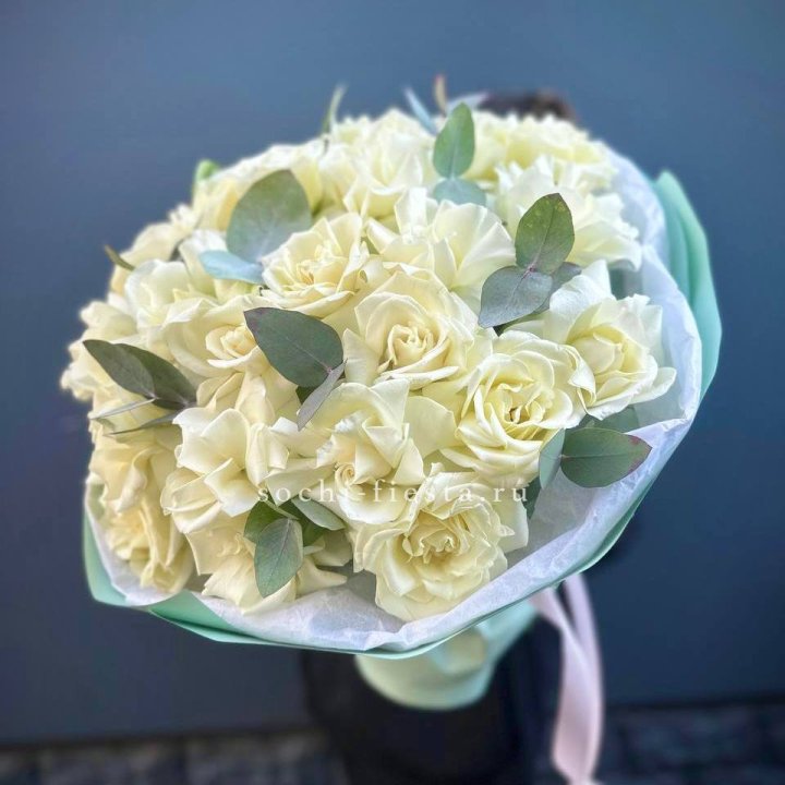 25 Белых французских роз "Ноте бьянка" в Нижнем Новгороде