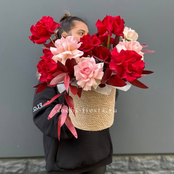 15 Французских роз в джутовом кашпо в Нижнем Новгороде