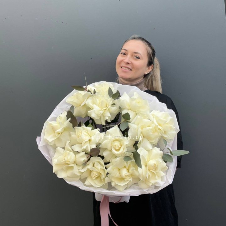 13 Белых французских роз Облако в Нижнем Новгороде
