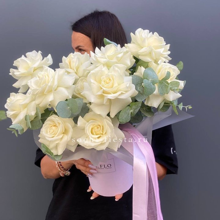 11 Французских белых роз в боксе в Нижнем Новгороде