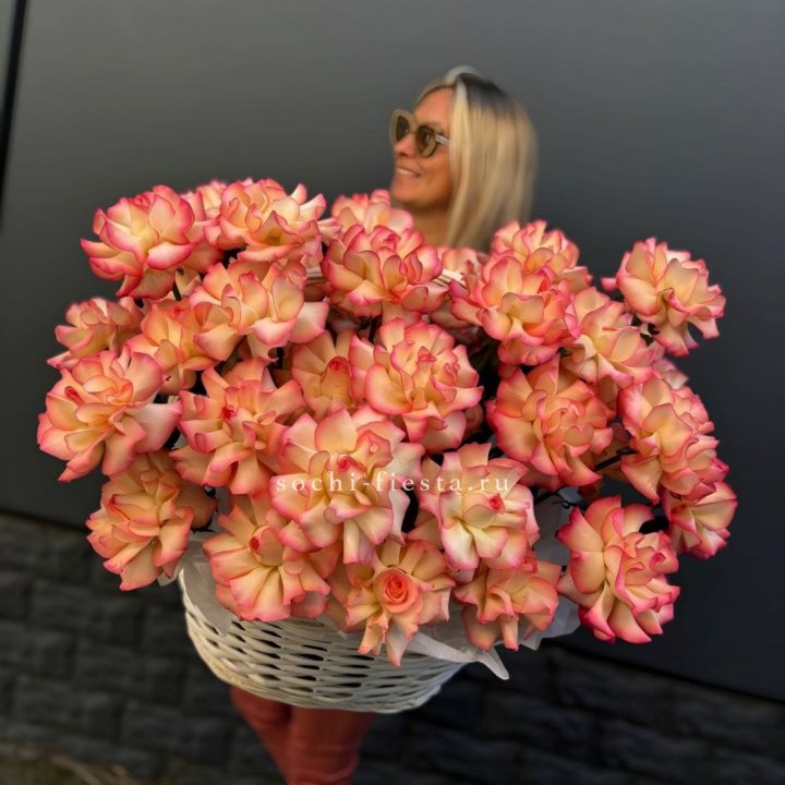 45 французских роз Джумилия в корзине в Нижнем Новгороде