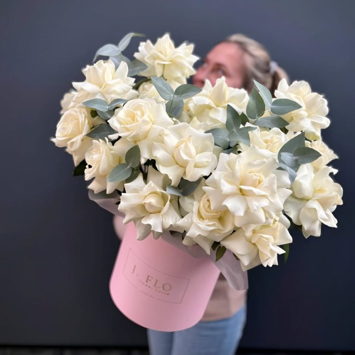 25 Французских белых роз в боксе в Нижнем Новгороде