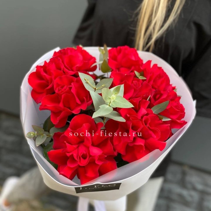 9 Красных французских роз с доставкой в Нижнем Новгороде