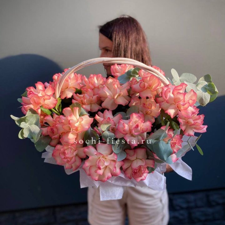 25 Французских роз Джумилия в корзине в Нижнем Новгороде