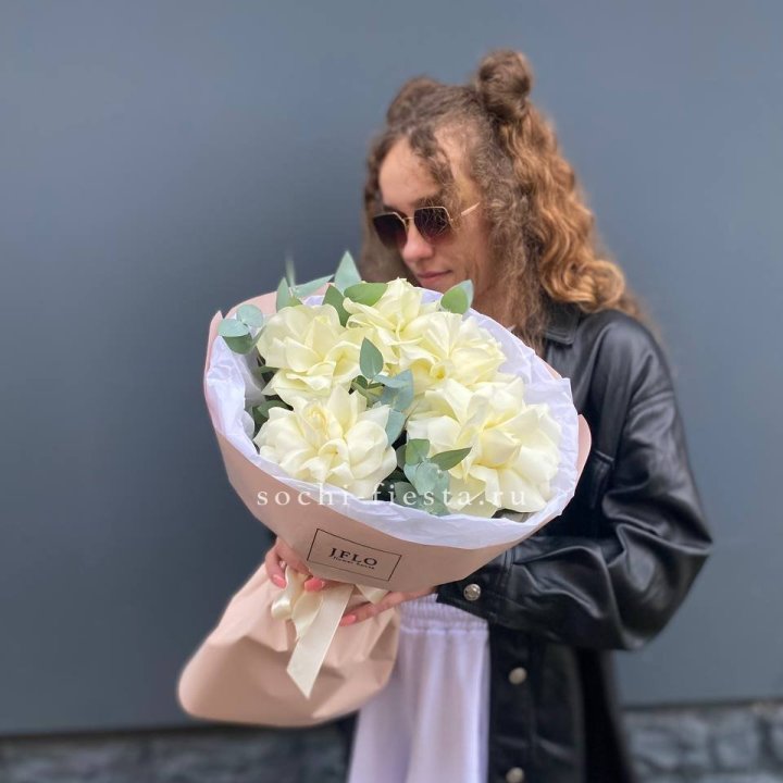 5 Белых французских роз в Нижнем Новгороде