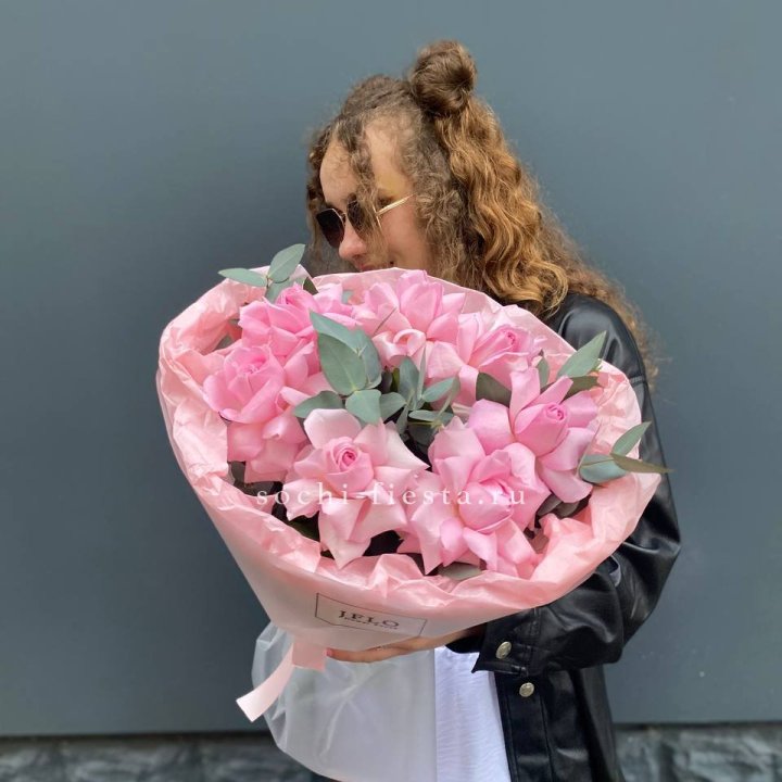 7 розовых роз в Нижнем Новгороде