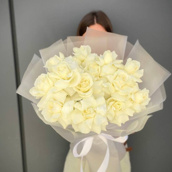 13 белых роз в Нижнем Новгороде