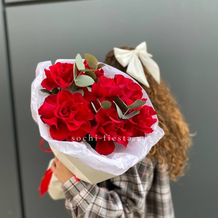 7 красных французских роз в Нижнем Новгороде