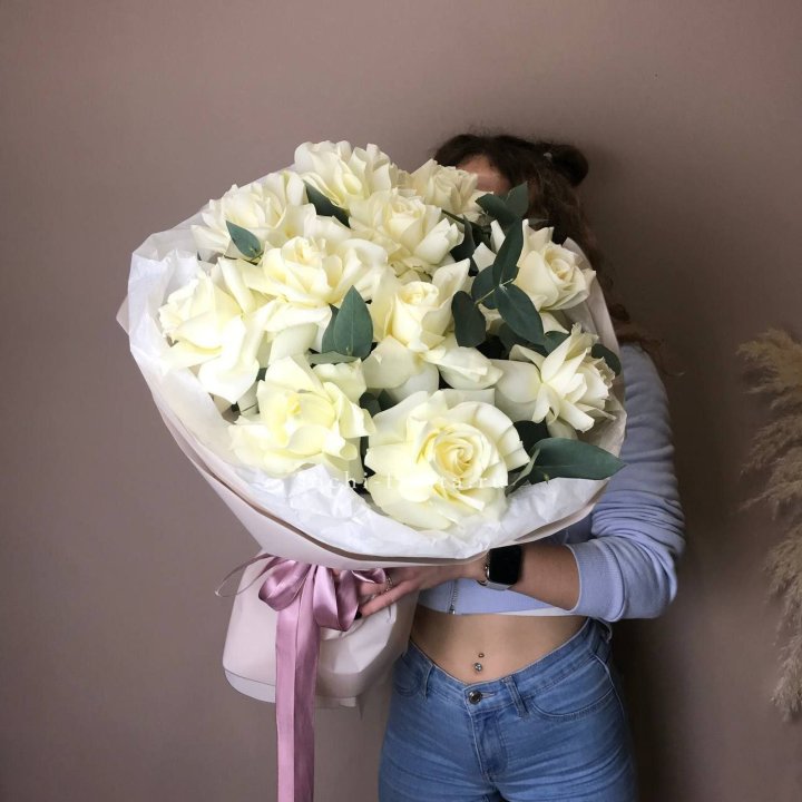 11 Белых французских роз "Вайт найс" с доставкой в Нижнем Новгороде