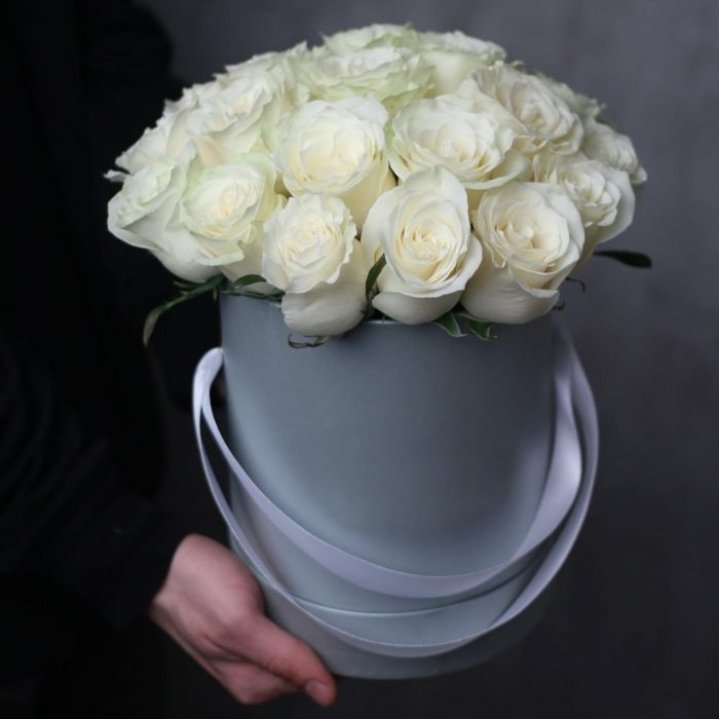 15 белых роз в цилиндре в Нижнем Новгороде