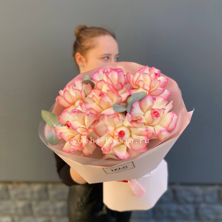 7 французских роз Джумилия с доставкой в Нижнем Новгороде