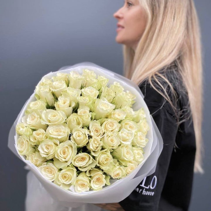 Воздушный букет из 51 белой кенийской розы в Нижнем Новгороде