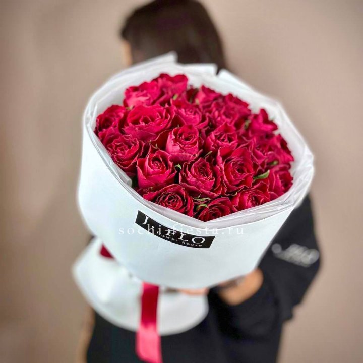 Букет красных роз мадам ред в Нижнем Новгороде
