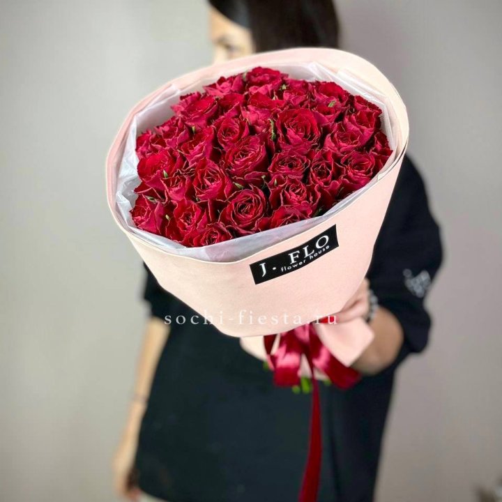 35 кенийских роз в Нижнем Новгороде