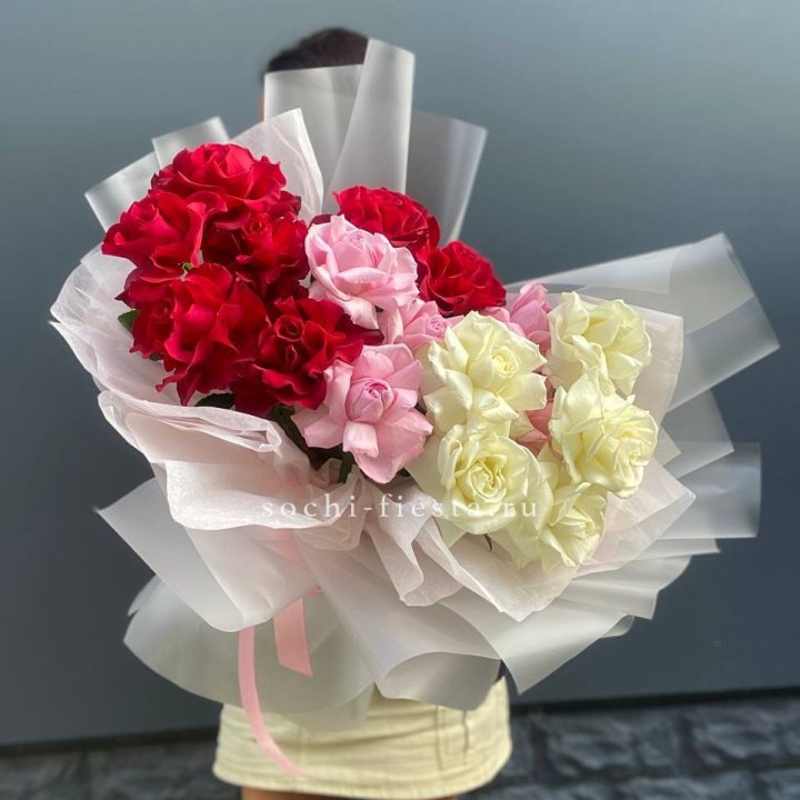 Микс из 17 роз в Нижнем Новгороде