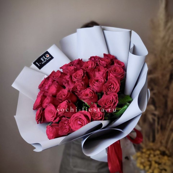 Красные розы 33 шт в Нижнем Новгороде