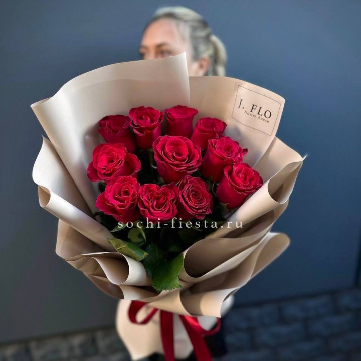 Букет красных роз "Наоми" с доставкой в Нижнем Новгороде