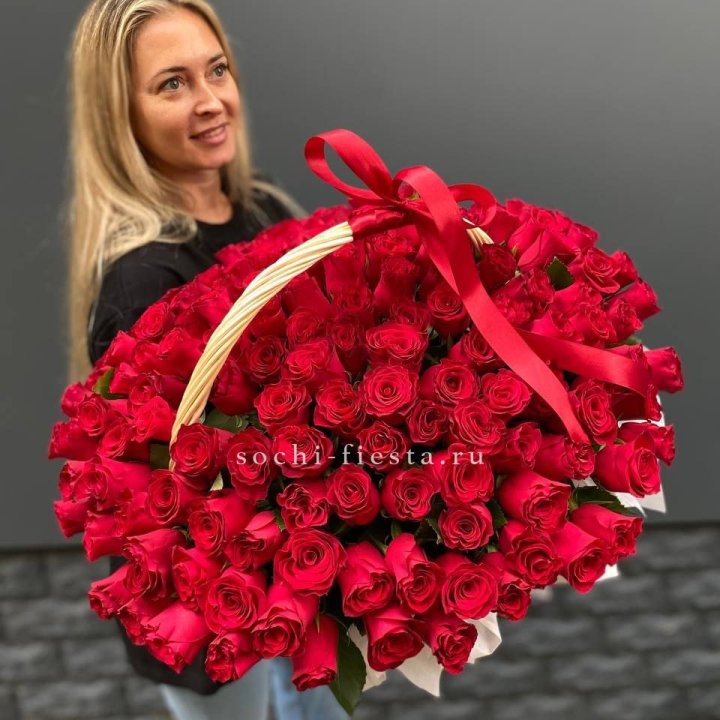 151 красная  роза в корзине в Нижнем Новгороде