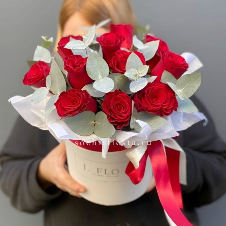 11 роз в шляпной коробке в Нижнем Новгороде
