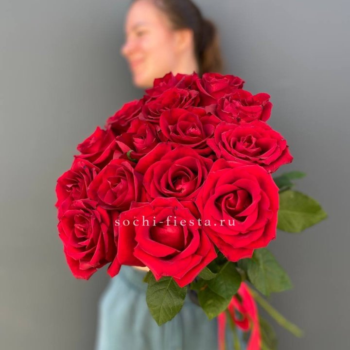 15 красных роз под ленту в Нижнем Новгороде