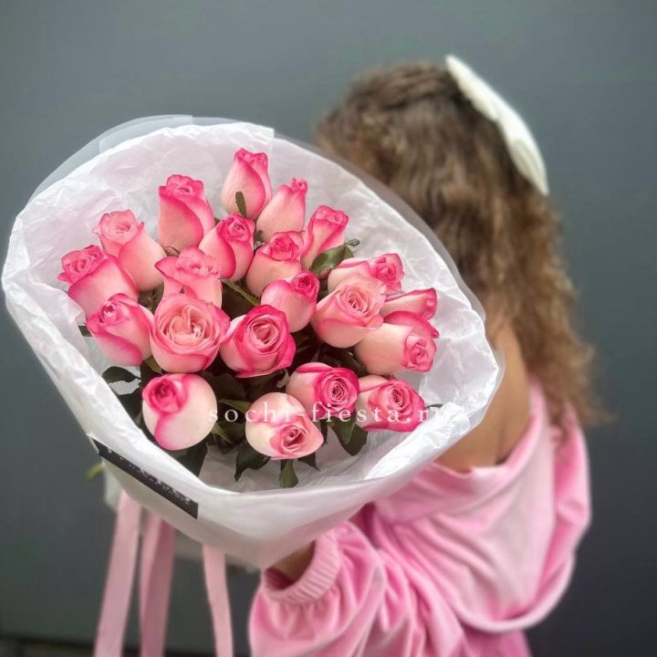 21 розовые розы Венди  в оформлении в Нижнем Новгороде