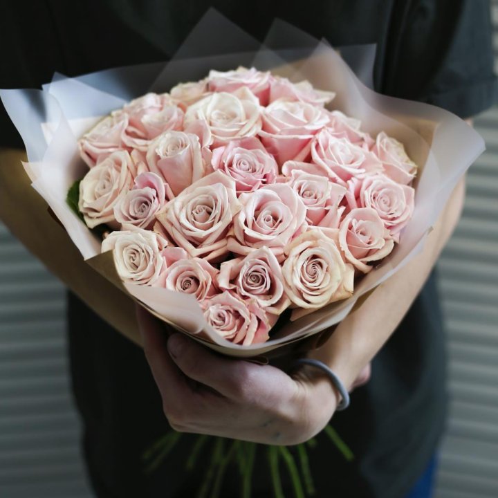 27 кремовых роз в Нижнем Новгороде