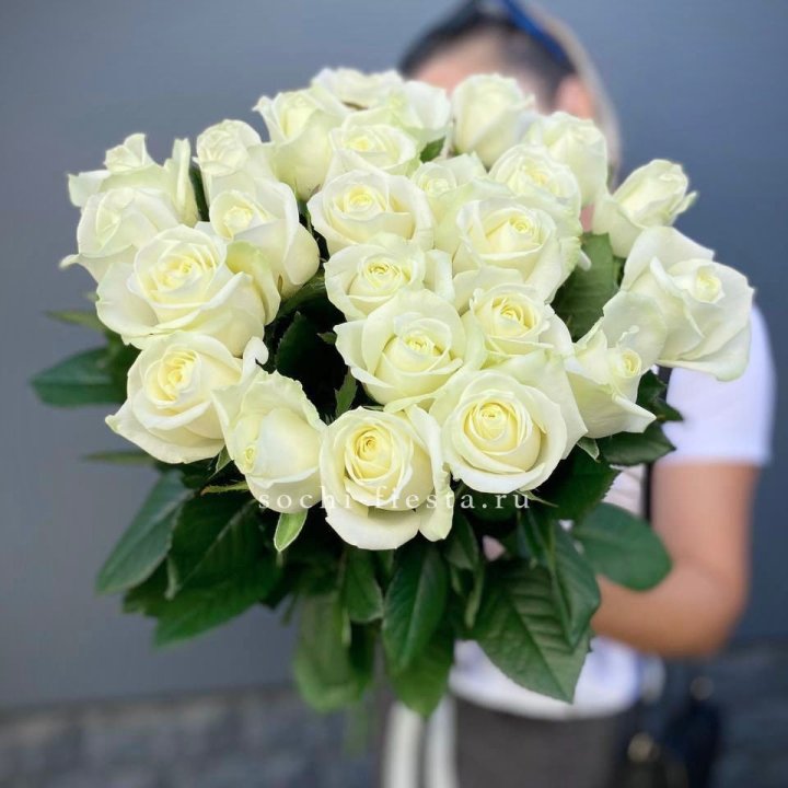 Голландские розы белые 25 с доставкой в Нижнем Новгороде