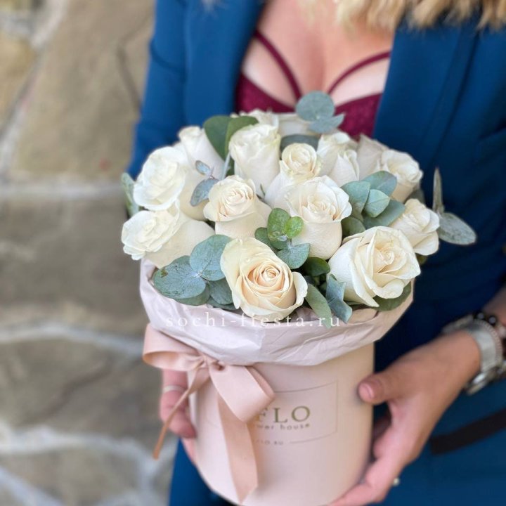 Цилиндр из белых роз в Нижнем Новгороде