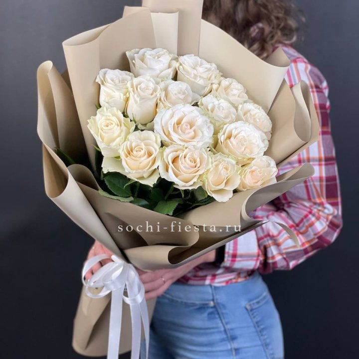 15 белых роз кофе в Нижнем Новгороде