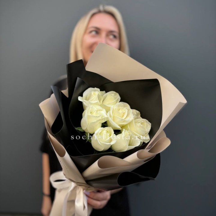 7 белых роз Иммерсив в Нижнем Новгороде